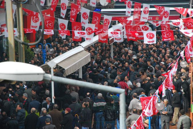 MHP LİDERi DEVLET BAHÇELİ AKHİSARLILAR İLE BULUŞTU